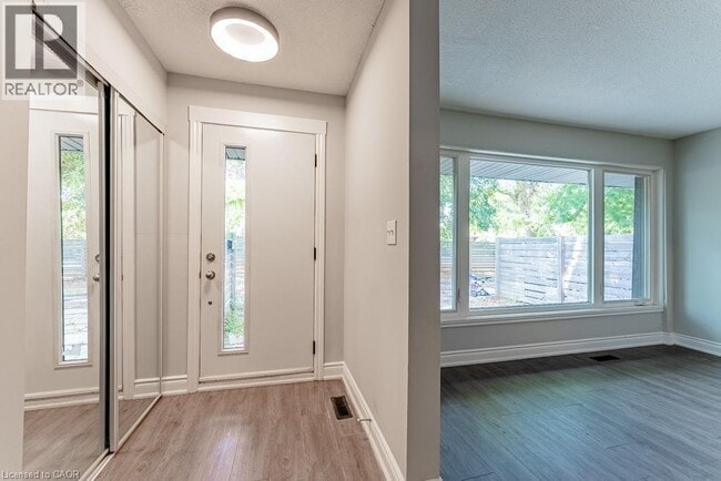 Building Photo - 250 Montmorency Dr