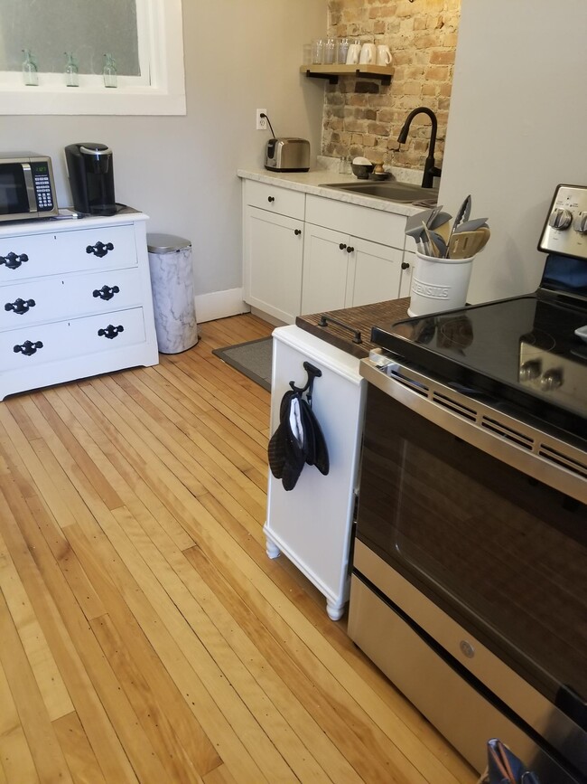 Building Photo - 47 W Main St