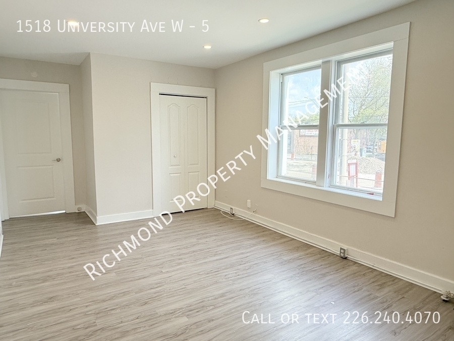 Primary Photo - 1518 University Ave W