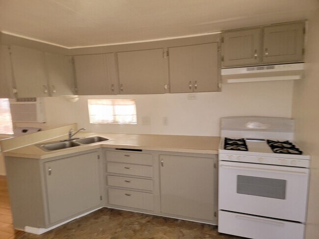 Building Photo - 2 Bedroom, 1 Bathroom in Bullhead City