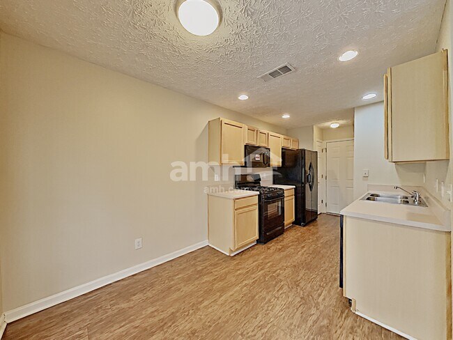 Building Photo - 112 Ilex Drive