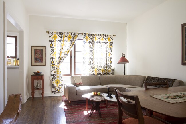 living room - 4713 Willow Brook Ave