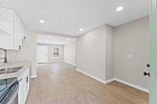 Building Photo - 2623 Canfield St