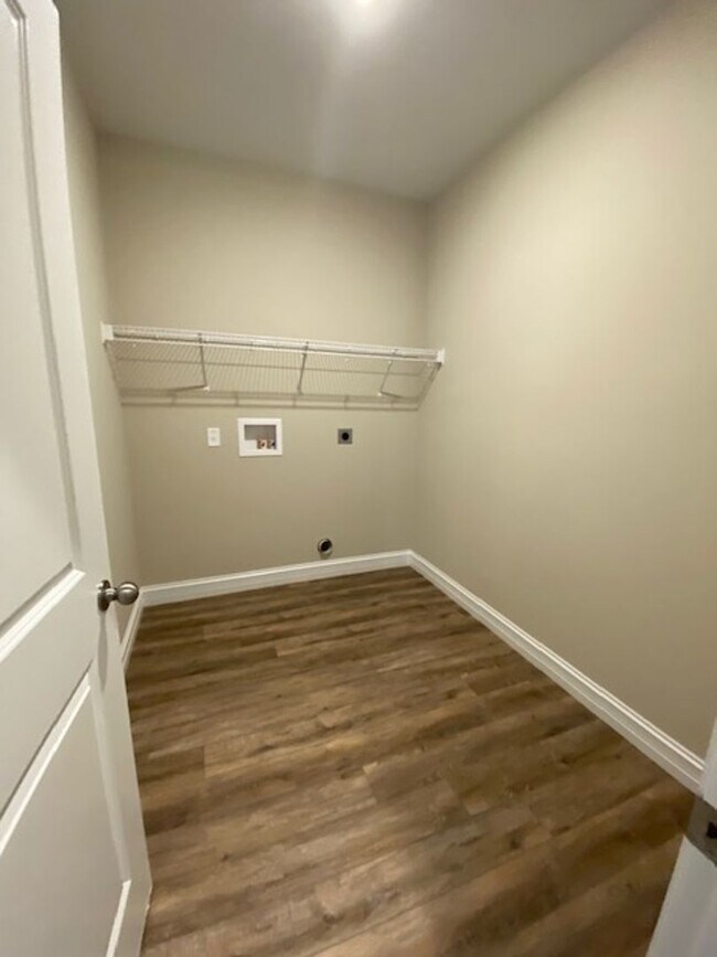 Building Photo - 2272 Statten Dr