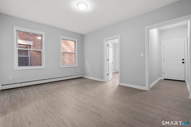 Building Photo - 276 Bond St