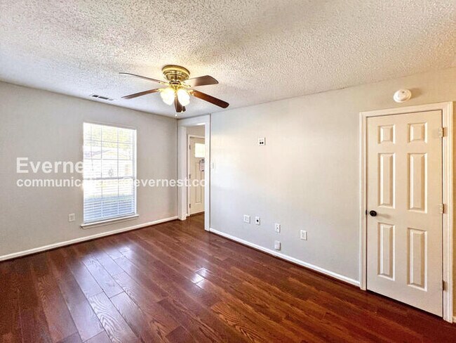 Foto del edificio - 26 Silverleaf Ct