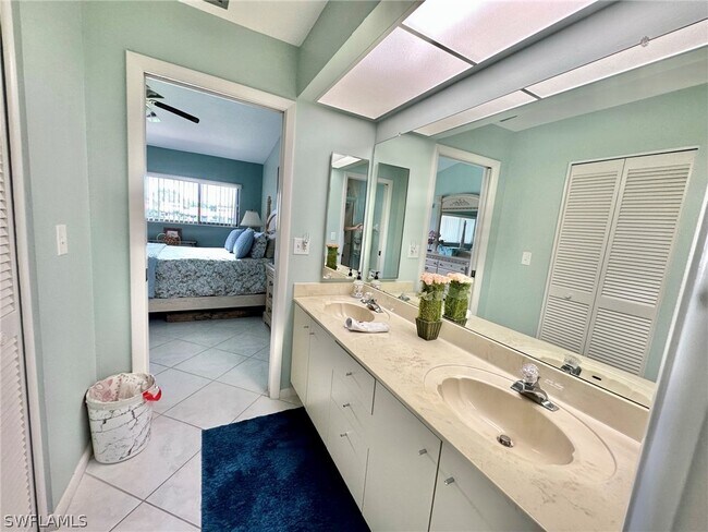 Building Photo - 325 Bay Forest Dr