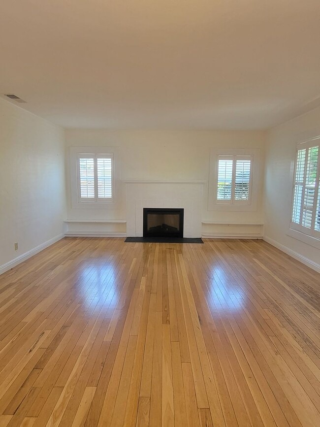 Building Photo - Charming 2-Bed, 2-Bath with Modern Touches...