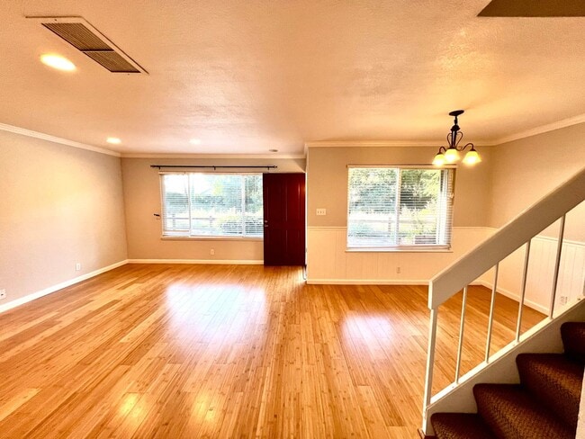 Building Photo - Cozy Danville 3Bed/2.5BA Two Story Townhouse in Beautiful Danville Suburbs! Front Facing Views of...