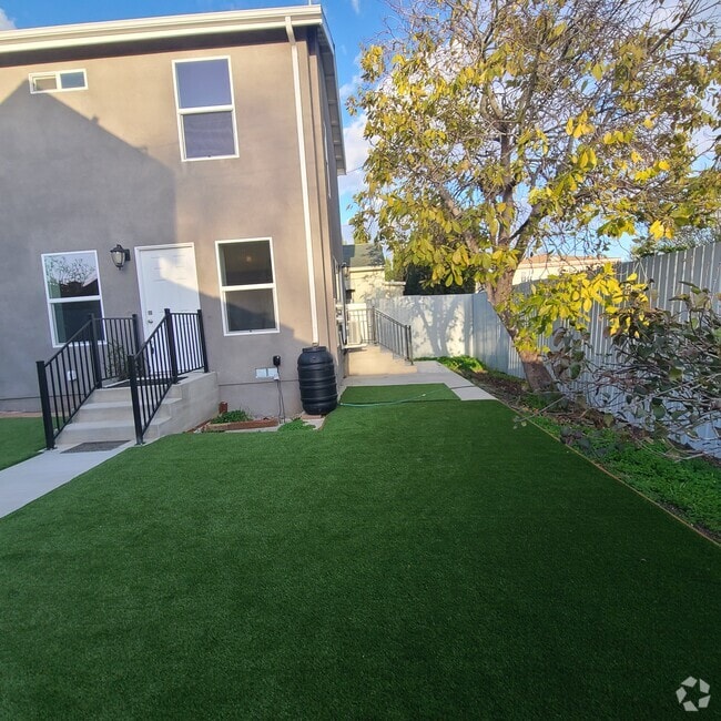 Building Photo - 384 Hargrave St