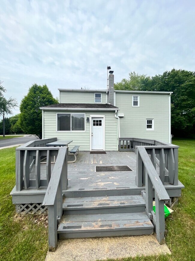 Building Photo - Welcome to 1826 Otts Chapel Road!