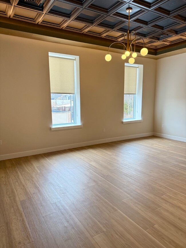 Building Photo - 309 N 6th St