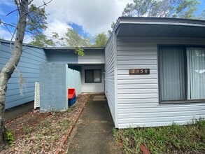 Building Photo - 2858 SW 39th Ave