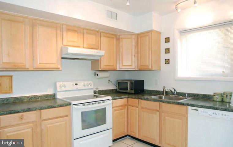 Building Photo - 7 Rollins Ct