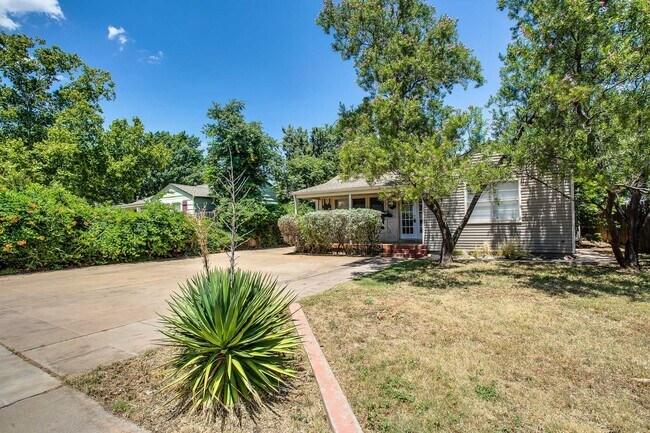 Foto del edificio - Pre-leasing for July!