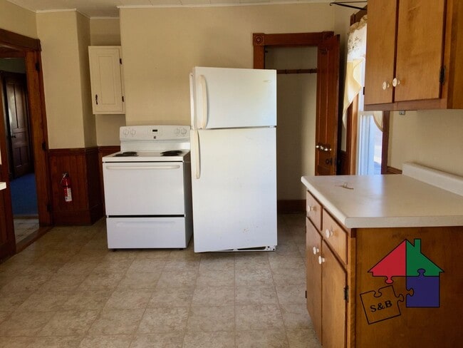 Building Photo - 37 Church Hill Rd