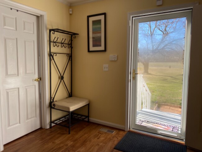 Foto del edificio - 207 Sawmill Ln