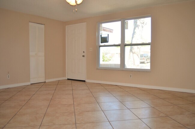 Foto del edificio - Beautiful 3 bedroom / 2 bath available!