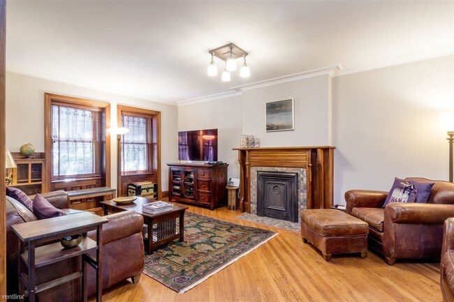 Building Photo - 589 11th St