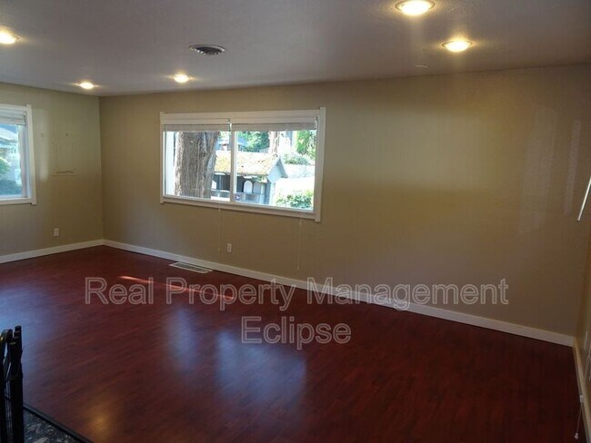 Foto del edificio - 6061 NE 135th St