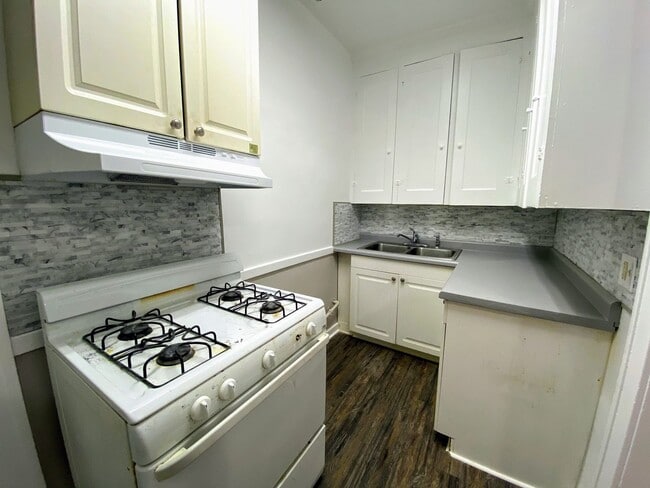 Building Photo - 2138 Madison Ave SE