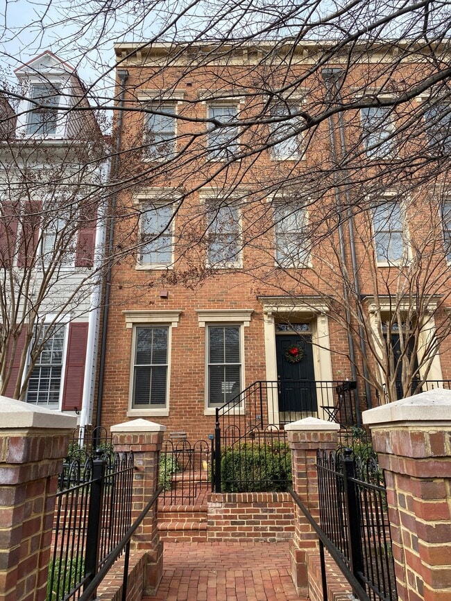 Building Photo - 419 Euille St