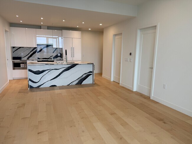 Photo du bâtiment - 135-1135 13th St E