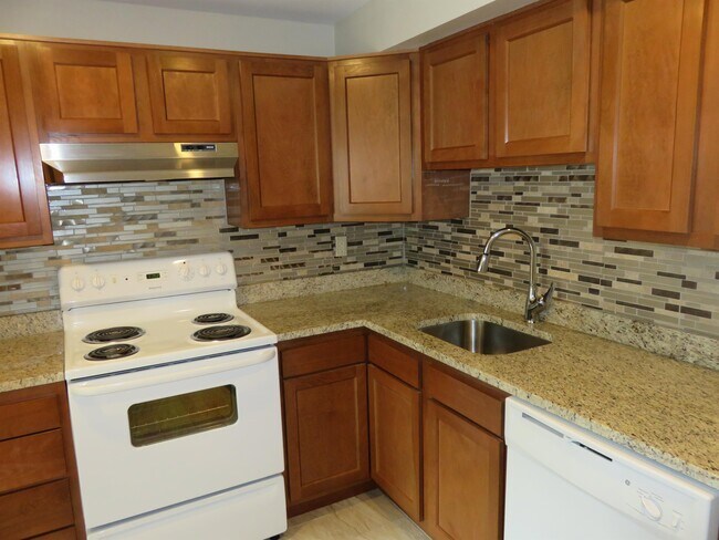 Building Photo - 2807 Lincoln Way