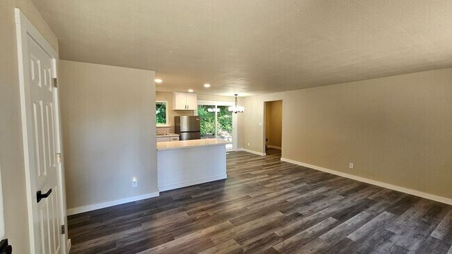 Building Photo - Newly Remodeled Edgewood Duplex with Scenic Views & Privacy