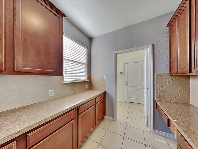 Building Photo - 1011 High Lane Court