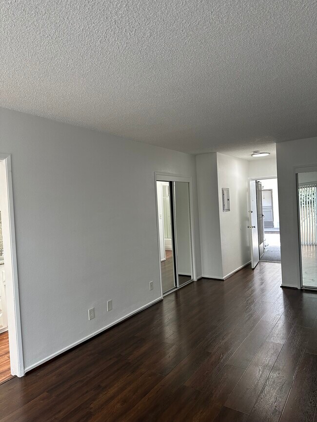 Foto del edificio - 1722 S Barrington Ave