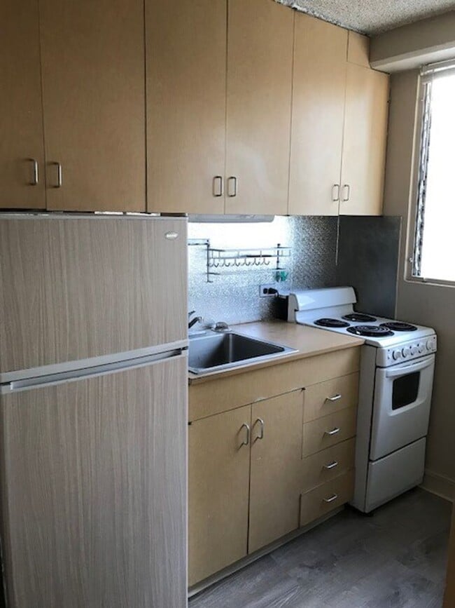 Building Photo - $1,500 – Furnished Studio with 1Bath at Pa...
