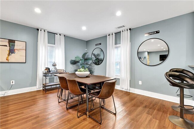Foto del edificio - 112 Linkwood Rd NW