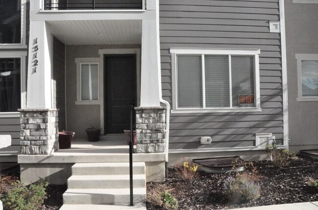 Building Photo - 15121 S Reins Wy