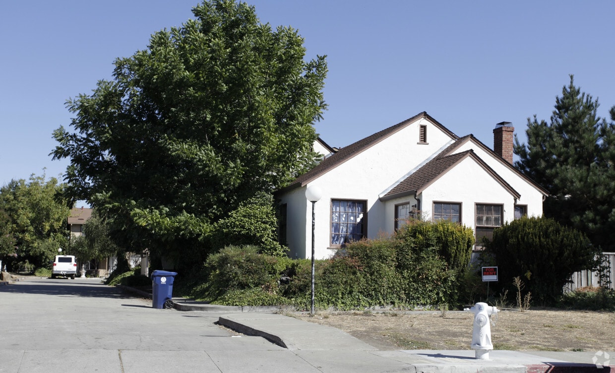 Primary Photo - 20464-20478 Anita Ave