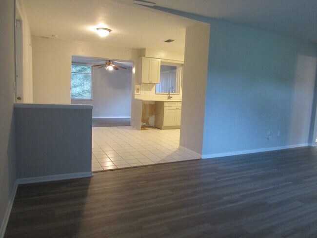 Building Photo - 3 br, 2 bath House - 2082 VALLEY DRIVE