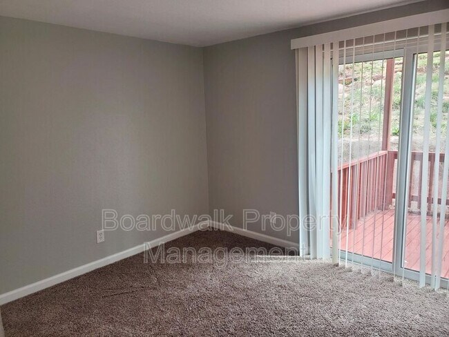 Building Photo - 423 E Fountain Pl