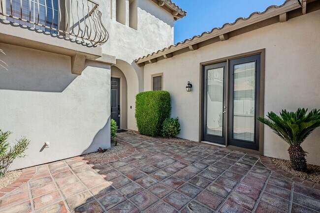 Foto del edificio - Stunning 4 bed 2.5 bath home with pool, in...