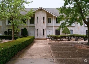 Building Photo - 9 Boulder Ct
