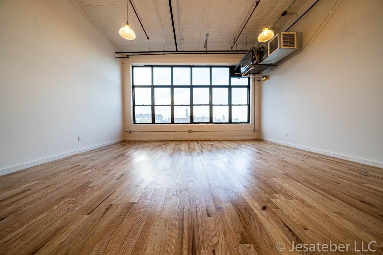Primary Photo - 251 McKibben St