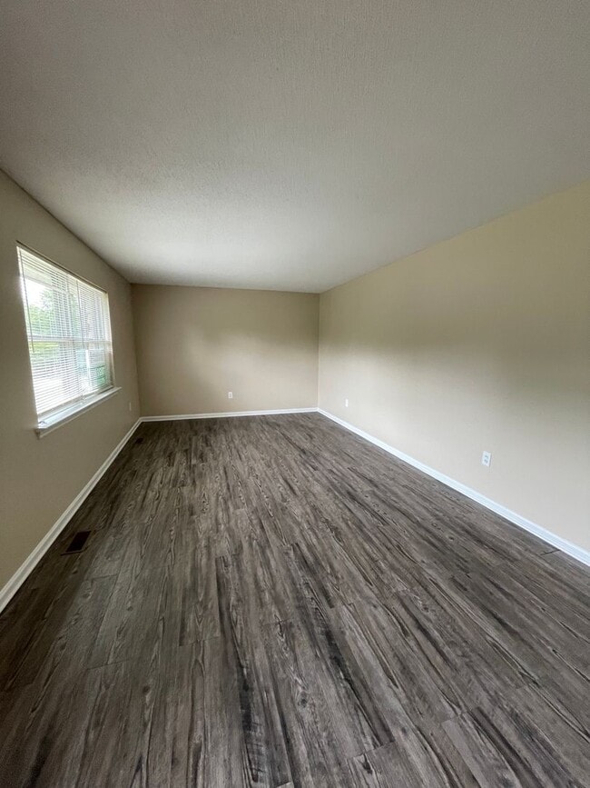 Building Photo - One Month Free please ask for details!!!!