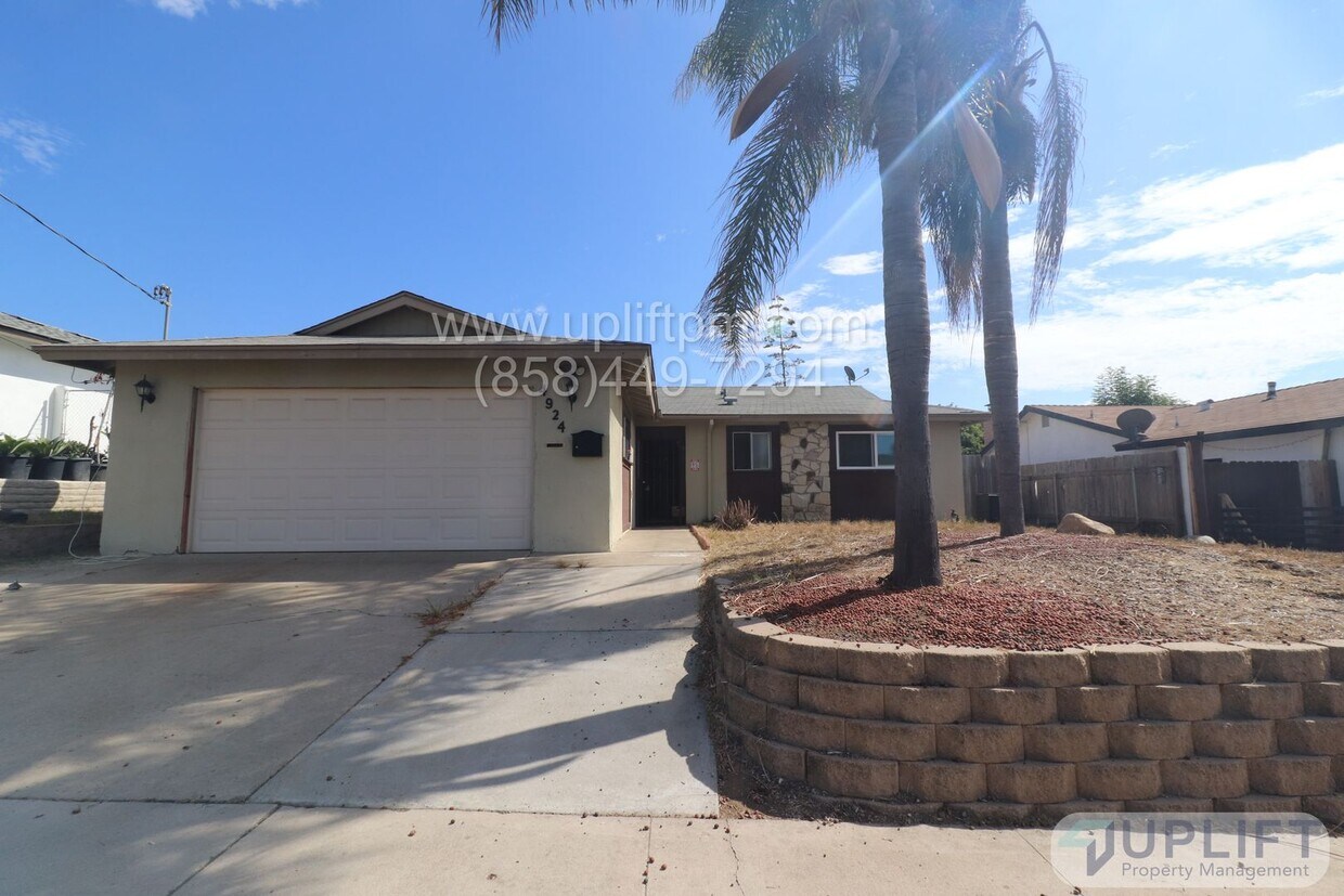 Primary Photo - 5 Bedroom 2 Bath Home In Oceanside ** Move In Special $300 Off First Month's Rent**
