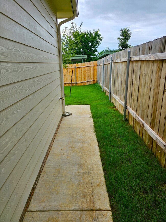 Foto del edificio - 9612 Whisper Willow Blvd