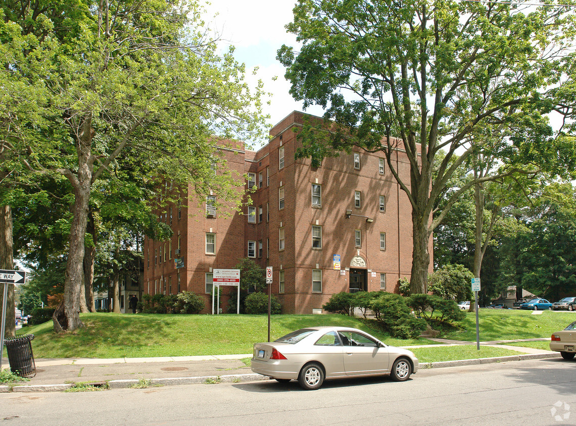 Primary Photo - 84 Forest St