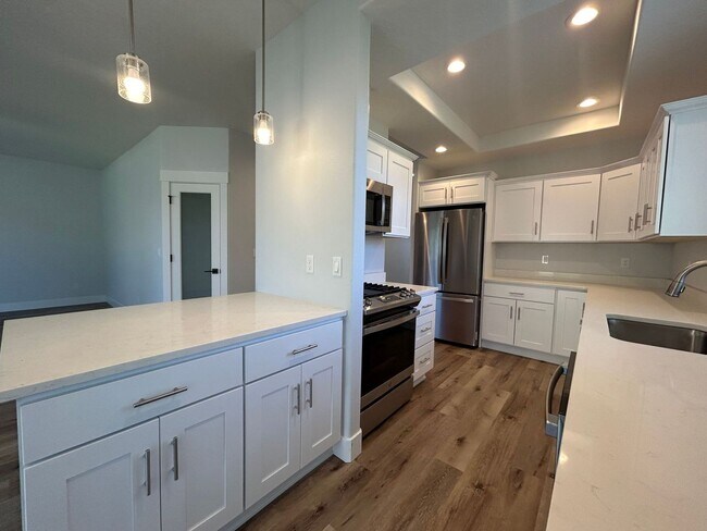 Building Photo - Newly Built 3 Bed, 2.5 Bath Townhouse/Dupl...