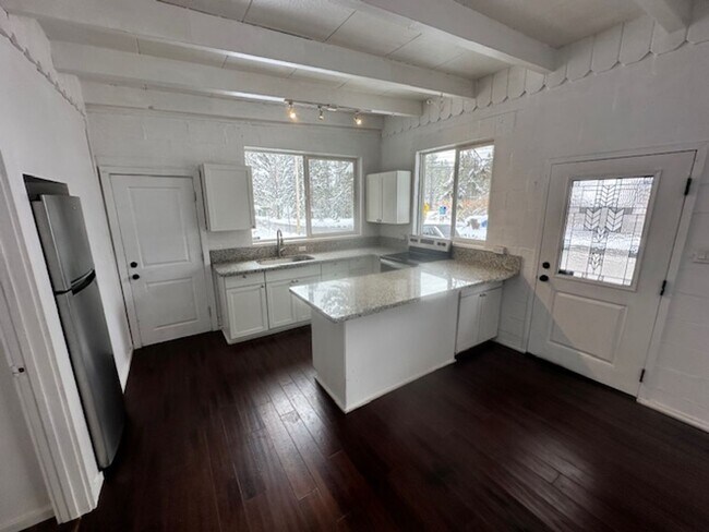 Foto del edificio - 2Bd home close to Bijou school! Call for availability today!
