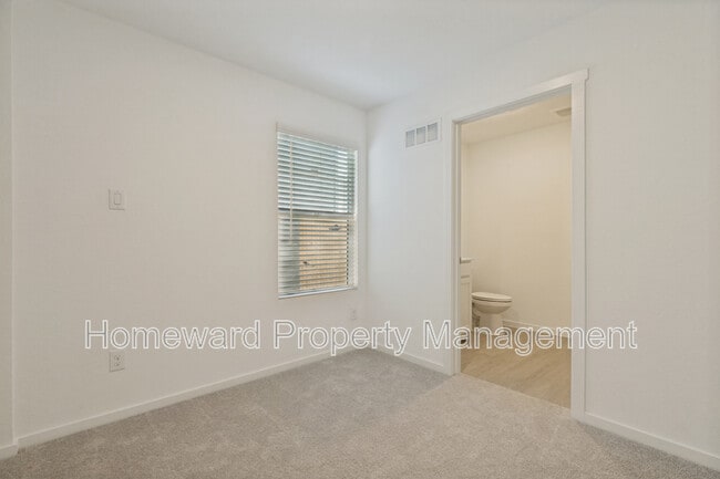 Building Photo - 1037 Bishop Creek Dr