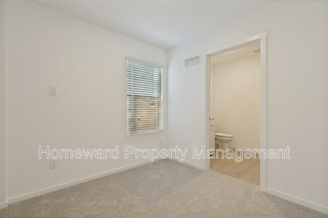 Foto del edificio - 1037 Bishop Creek Dr