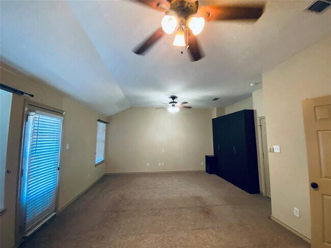 Building Photo - 3949 Vista Mar Dr