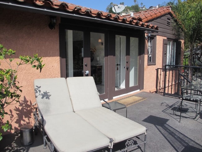 Building Photo - 2001 Pinehurst Rd